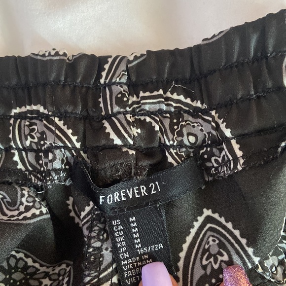 Forever 21 Printed Shorts - Picture 4 of 4